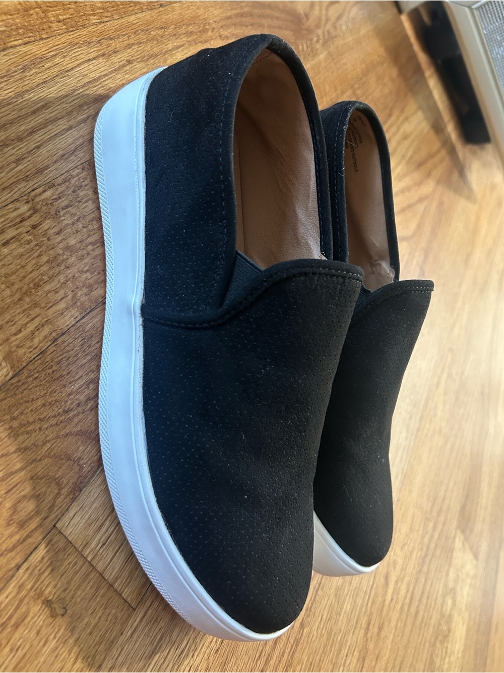 Women’s Steve Madden Gills Black Slip-On Casual Sneakers - NEW size 10